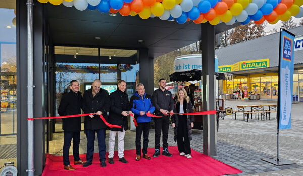 Neuer ALDI-Discounter in Neuötting in Bayern feierlich eröffnet